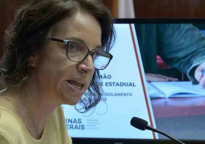 Teleaulas para rede estadual de ensino em Minas Gerais é impossível e governador parece que não conhece a realidade da educação do Estado que governa (desgovrna). Ituiutaba é uma cidade que não é atendida pela Rede Minas