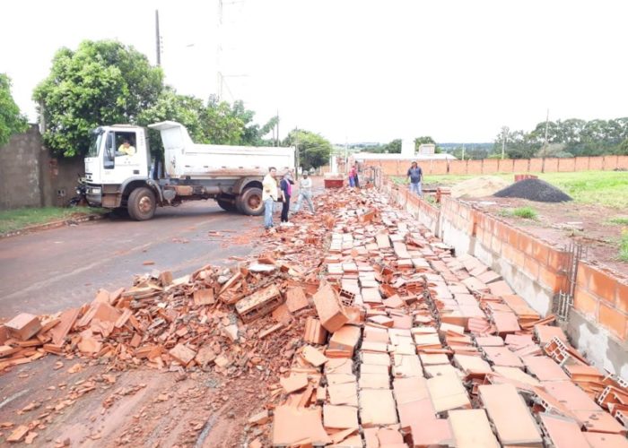 Após queda de muro no cemitério Parque da Saudade, empresa diz que obra não sofrerá atraso