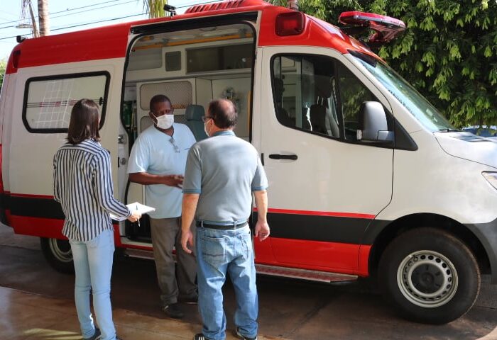 Hospital São José repassa ao Município ambulâncias doadas pelo Grupo JBS