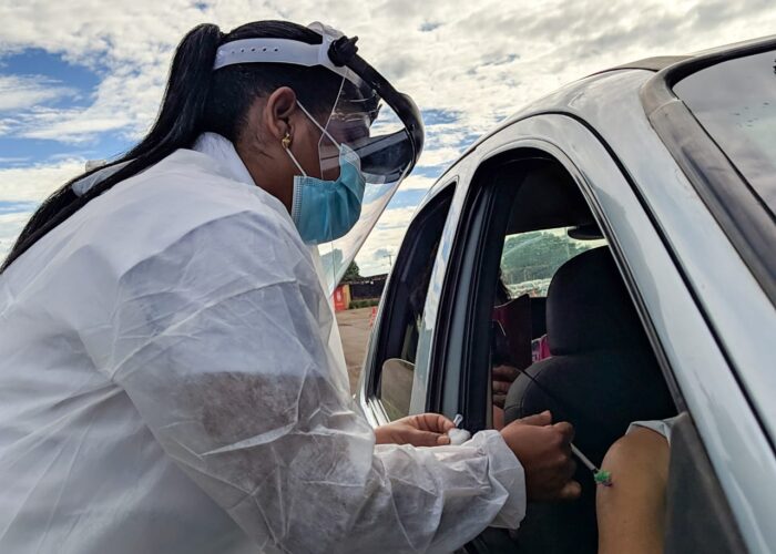 Vacinação de idosos entre 85 e 89 anos seguiu bem no sistema drive-thru