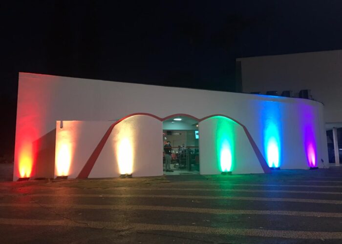 Orgulho LGBTQIA+: Câmara de Ituiutaba ganha cores do arco-íris