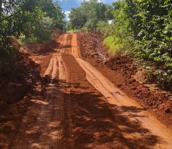 Prefeitura realiza manutenção de estradas na região do Assentamento Renascer e da Capelinha