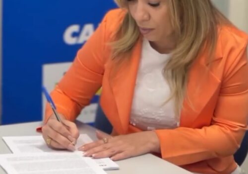 Prefeita Leandra Guedes assina contrato para construção de 500 casas populares