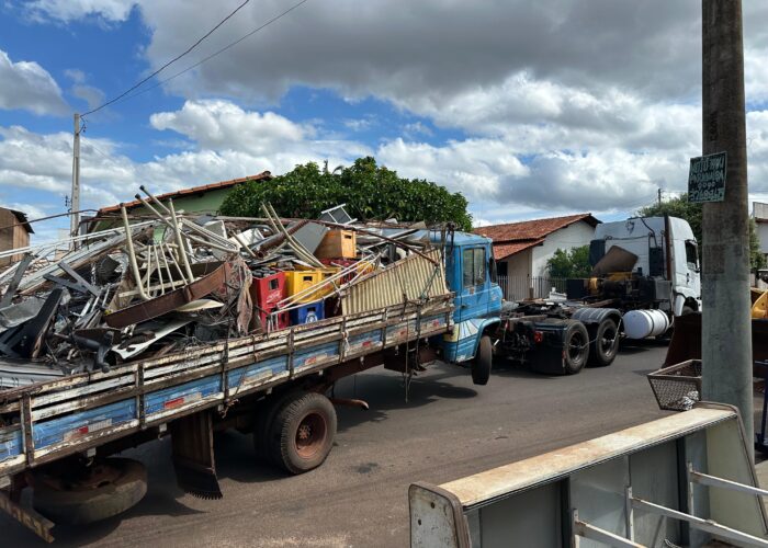 Prefeitura de Ituiutaba realiza mutirão de limpeza nos bairros