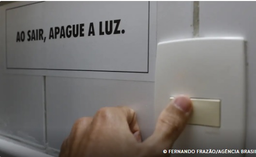 Conta de luz terá bandeira tarifária vermelha patamar 2 em agosto