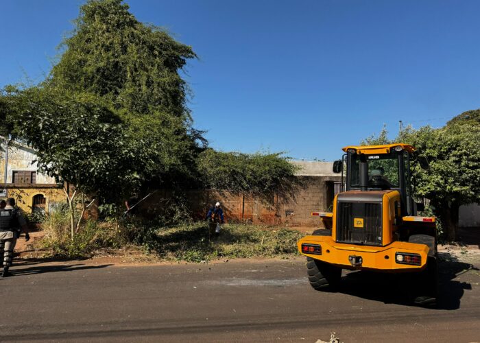 Prefeitura de Ituiutaba realiza operação de limpeza forçada em imóvel após decisão judicial