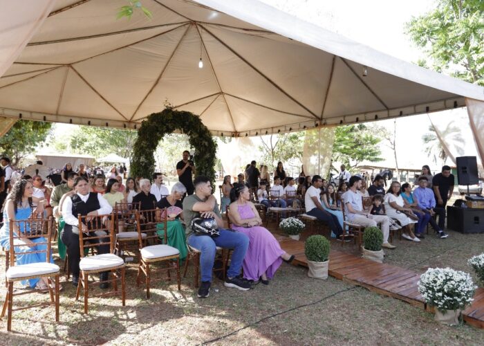 Casamento Comunitário reúne 16 casais em cerimônia no Parque de Exposições JK