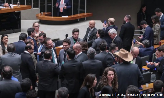 PL da Dosimetria beneficia criminosos comuns, dizem especialistas