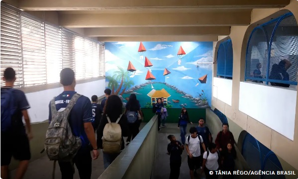 IBGE alerta para quadro preocupante na saúde mental de adolescentes