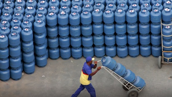Governo libera R$ 330 milhões para segurar preço do gás de cozinha