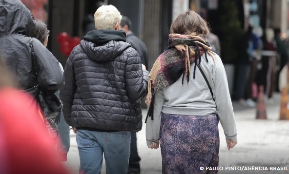 Inmet emite aviso amarelo para queda de temperatura em 12 estados e DF