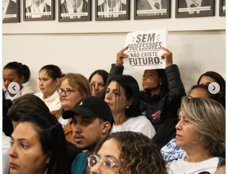 Quebra-de-braço entre governo municipal e professores precisa acabar